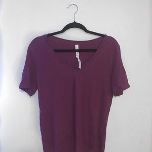 LULULEMON V NECK TEE SHIRT